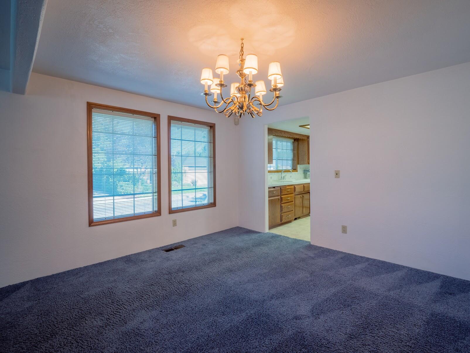 2629 Roberts Road Medford, OR 97504 - Photo 9 of 35 Dining 2