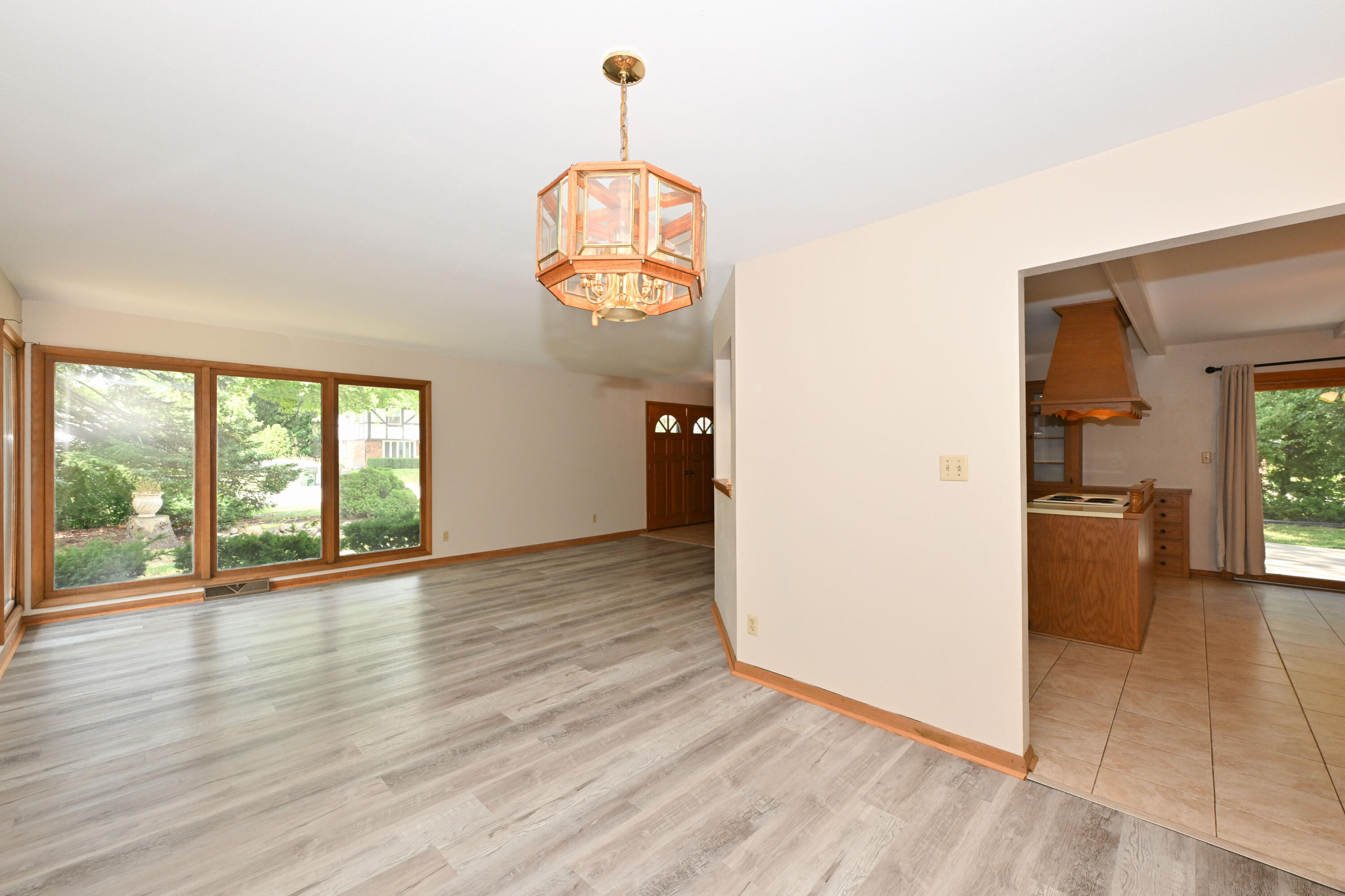 3660 South Joseph Road New Berlin, WI 53151 - Photo 7 of 30 Dining room to living room view