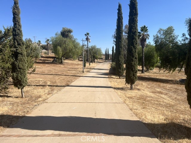 16770 Rocky Glen Road Perris, CA 92570 - Photo 9 of 79 Long private driveway leading to the house.