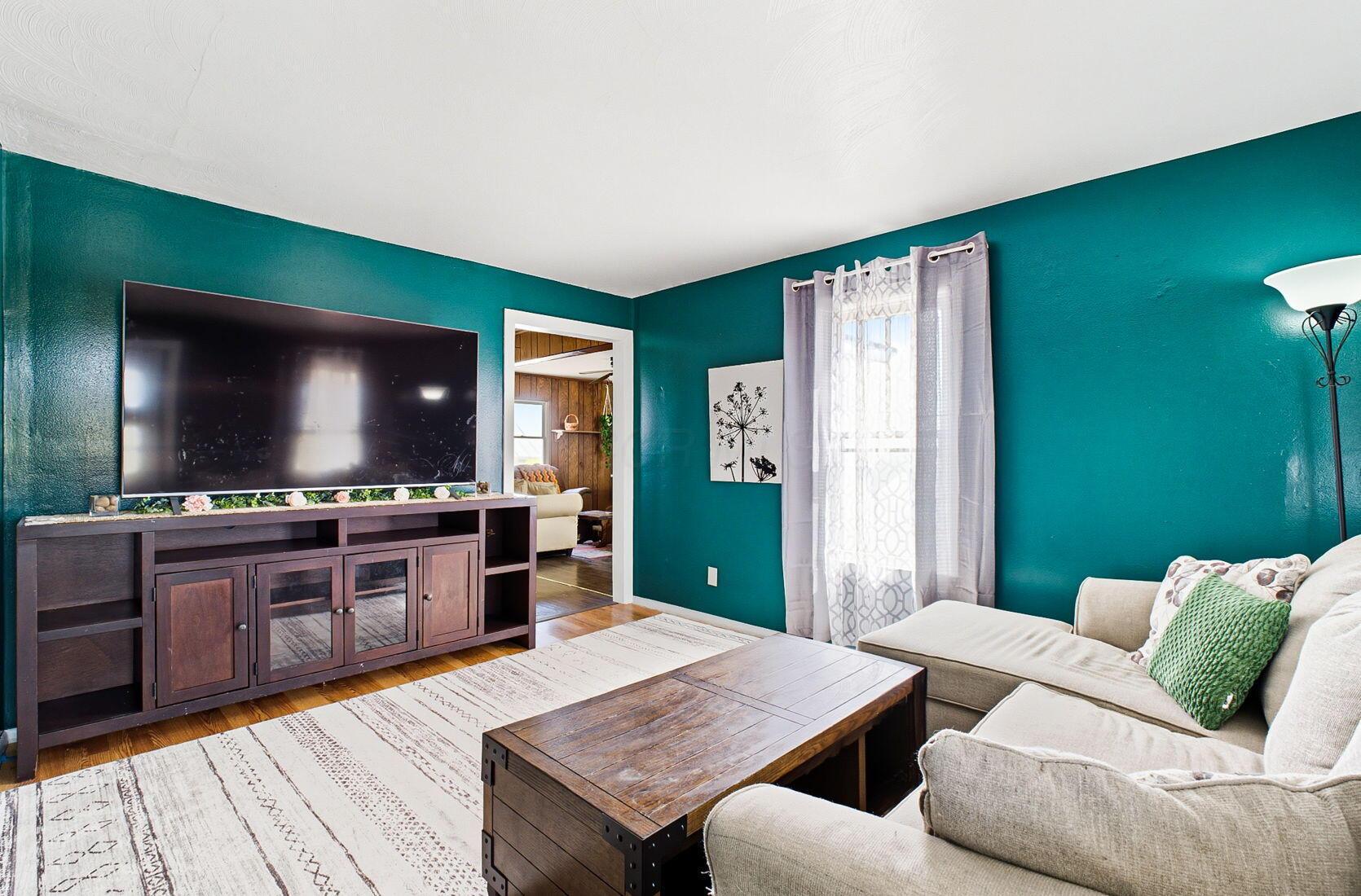 4868 Lewis Road Bloomingburg, OH 43106 - Photo 5 of 50 LIVING ROOM