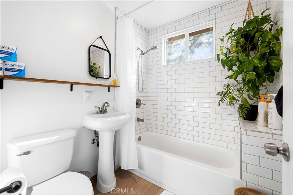 61879 Valley View Circle Joshua Tree, CA 92252 - Photo 13 of 63 a bathroom with a sink a toilet and bathtub