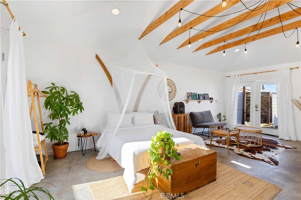 61879 Valley View Circle Joshua Tree, CA 92252 - Photo 26 of 63 a living room with furniture and a potted plant