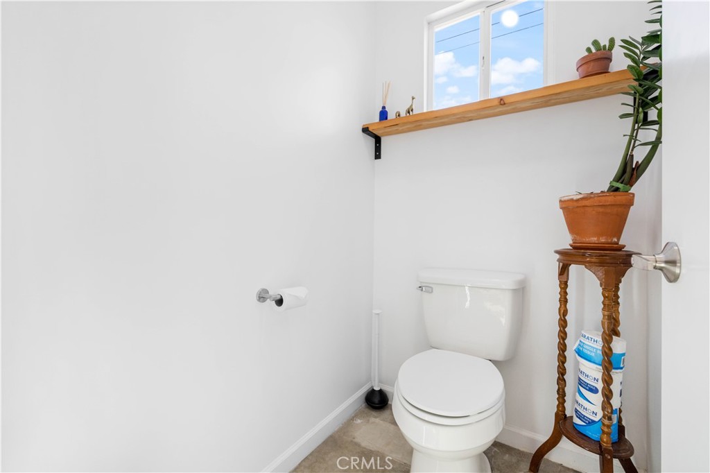 61879 Valley View Circle Joshua Tree, CA 92252 - Photo 28 of 63 a bathroom with a toilet and a shower curtain