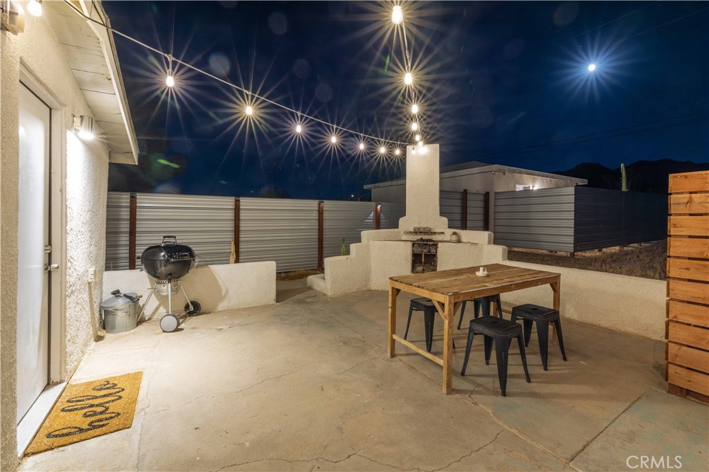 61879 Valley View Circle Joshua Tree, CA 92252 - Photo 46 of 63 a work room with furniture and a rug