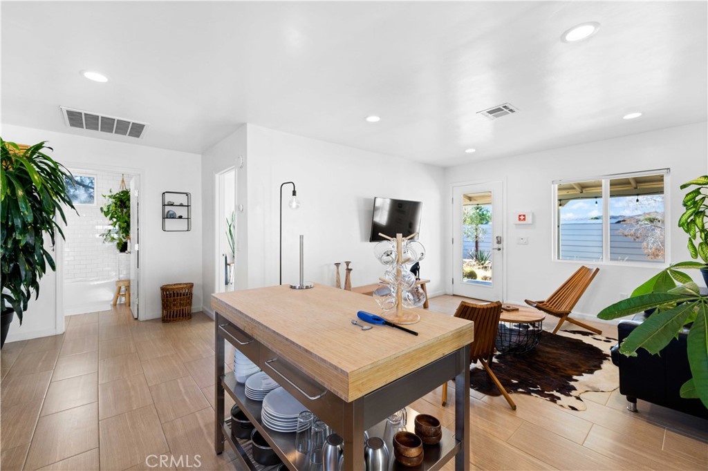 61879 Valley View Circle Joshua Tree, CA 92252 - Photo 8 of 63 a living room with furniture and a flat screen tv