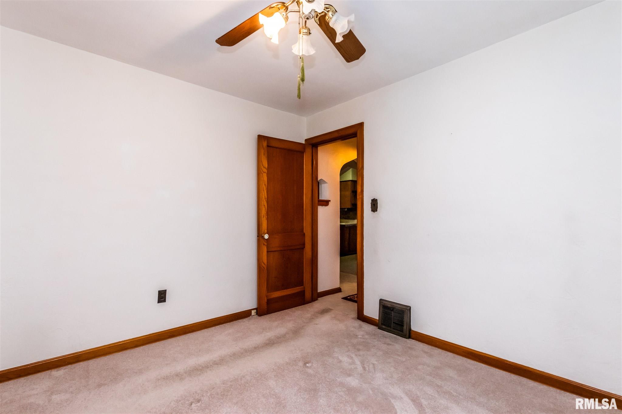 904 State Street Washington, IL 61571 - Photo 13 of 27 Gallery Image 13
