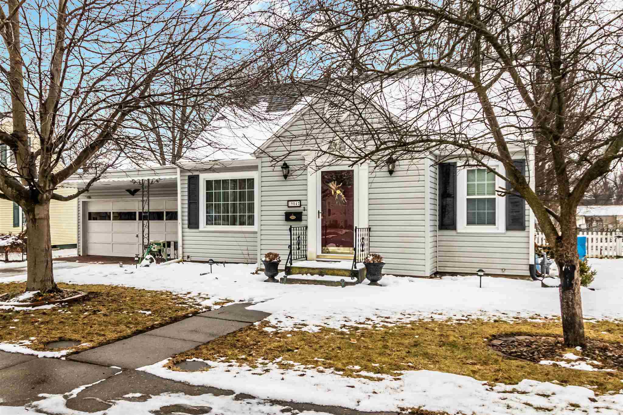 904 State Street Washington, IL 61571 - Photo 2 of 27 Gallery Image 2