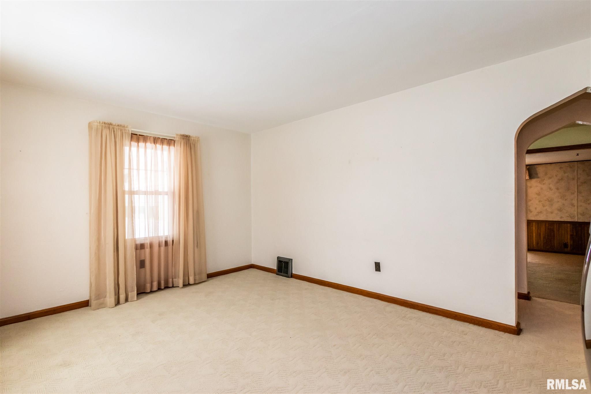 904 State Street Washington, IL 61571 - Photo 3 of 27 Gallery Image 3