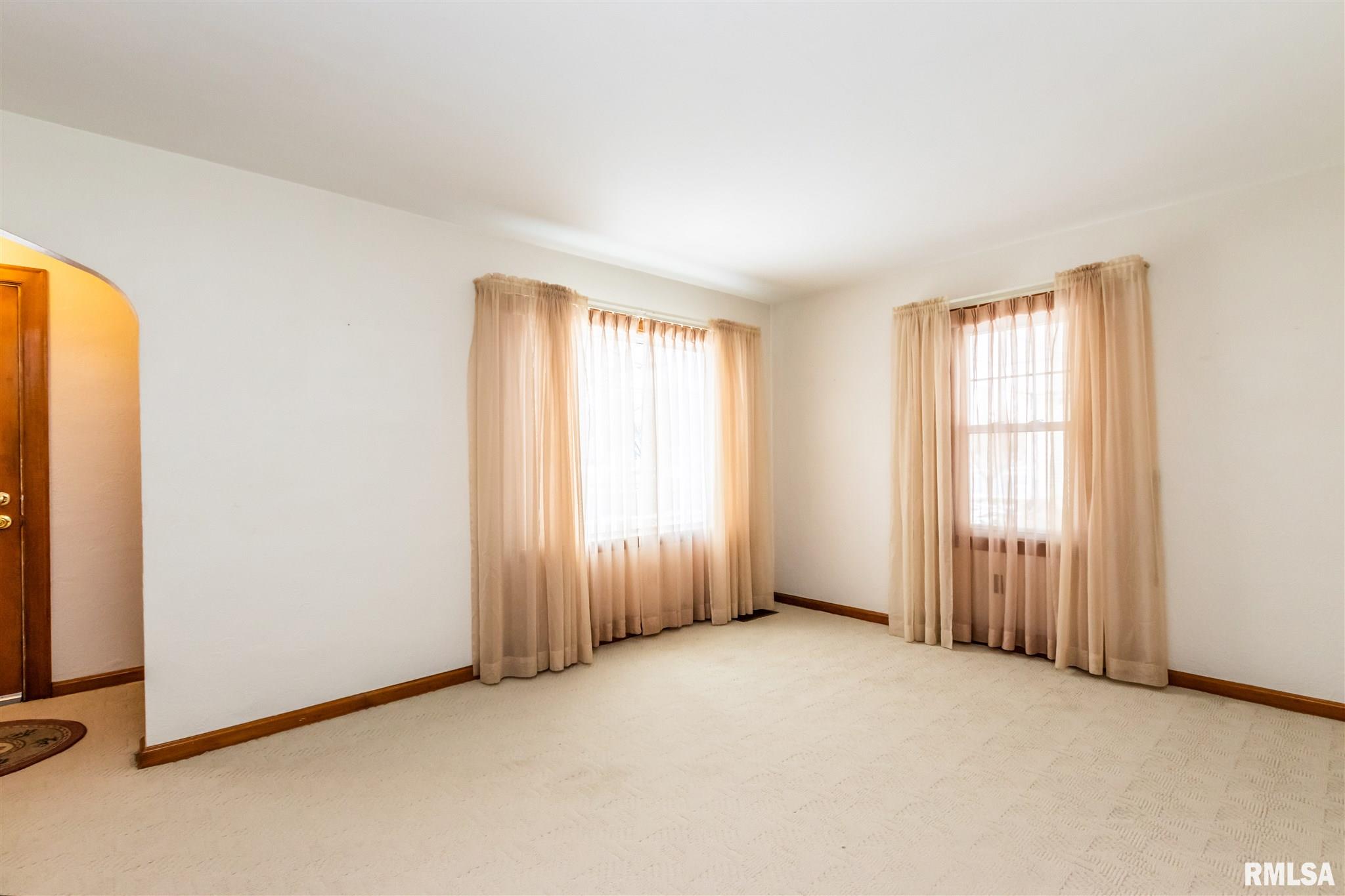 904 State Street Washington, IL 61571 - Photo 4 of 27 Gallery Image 4