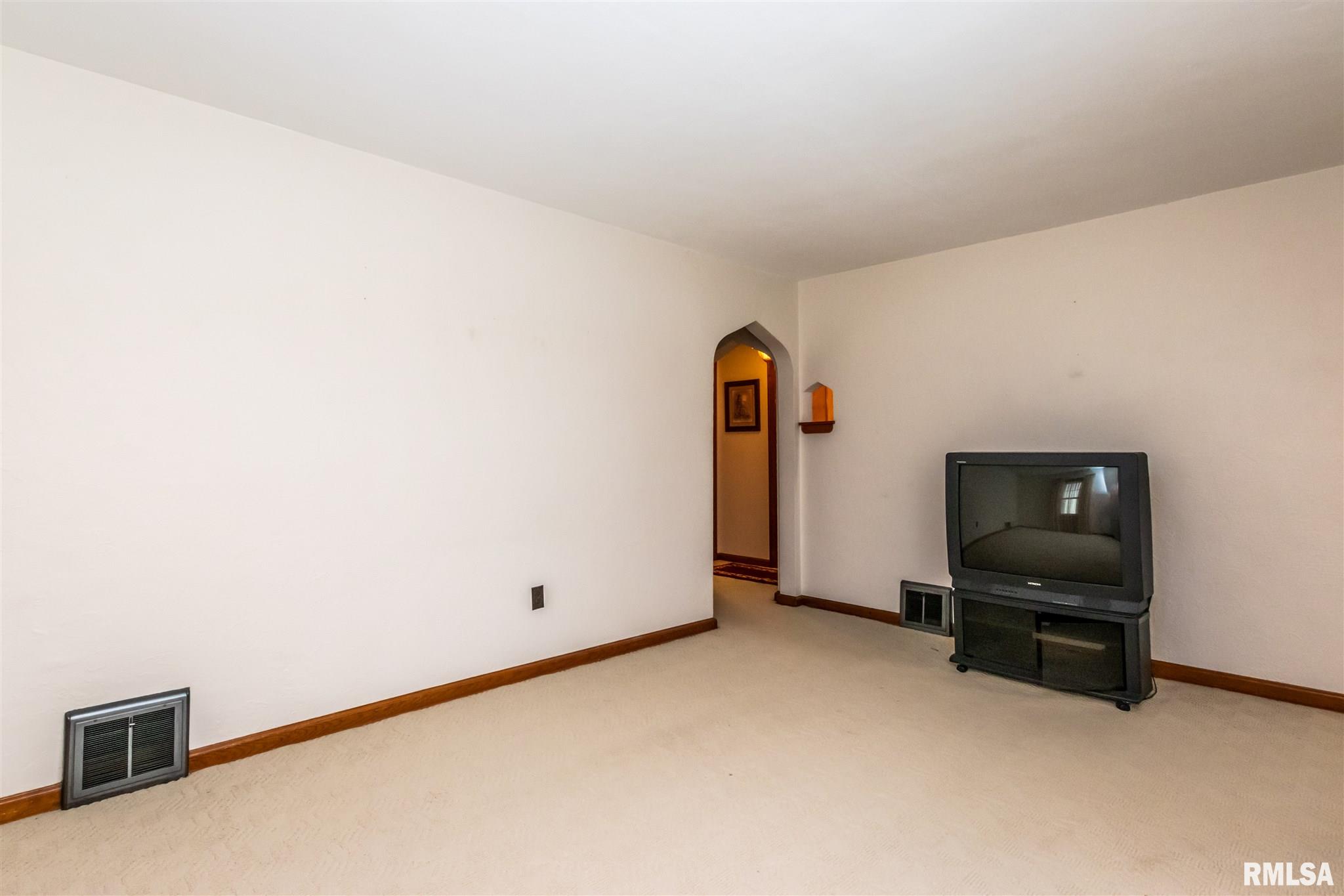 904 State Street Washington, IL 61571 - Photo 5 of 27 Gallery Image 5