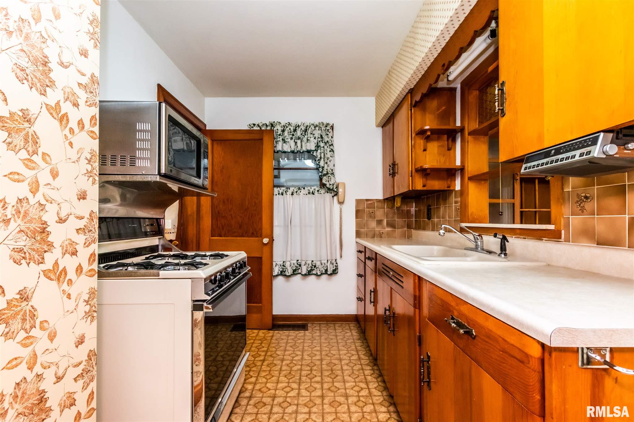 904 State Street Washington, IL 61571 - Photo 7 of 27 Gallery Image 7