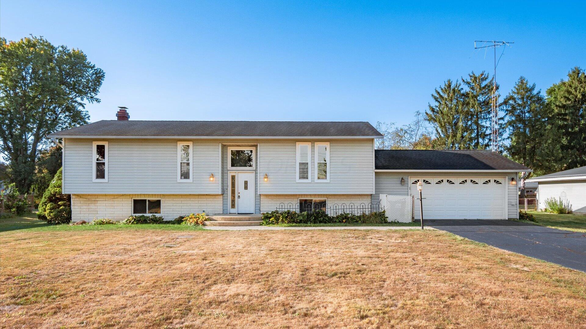 233 Price Road Newark, OH 43055 - Photo 3 of 32 02-z 233 Price132-2