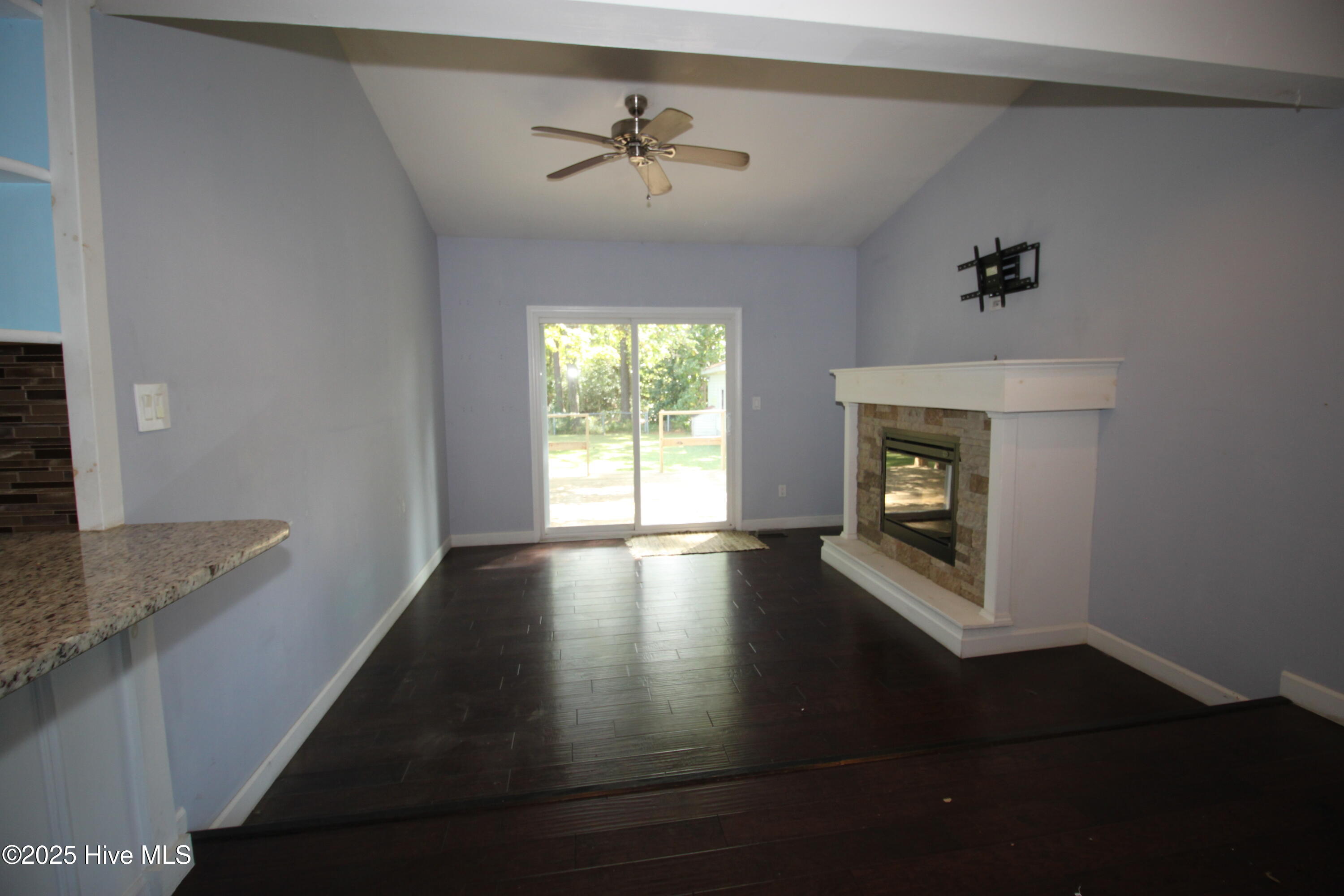 3707 Country Club Road Morehead City, NC 28557 - Photo 2 of 26 IMG_4129