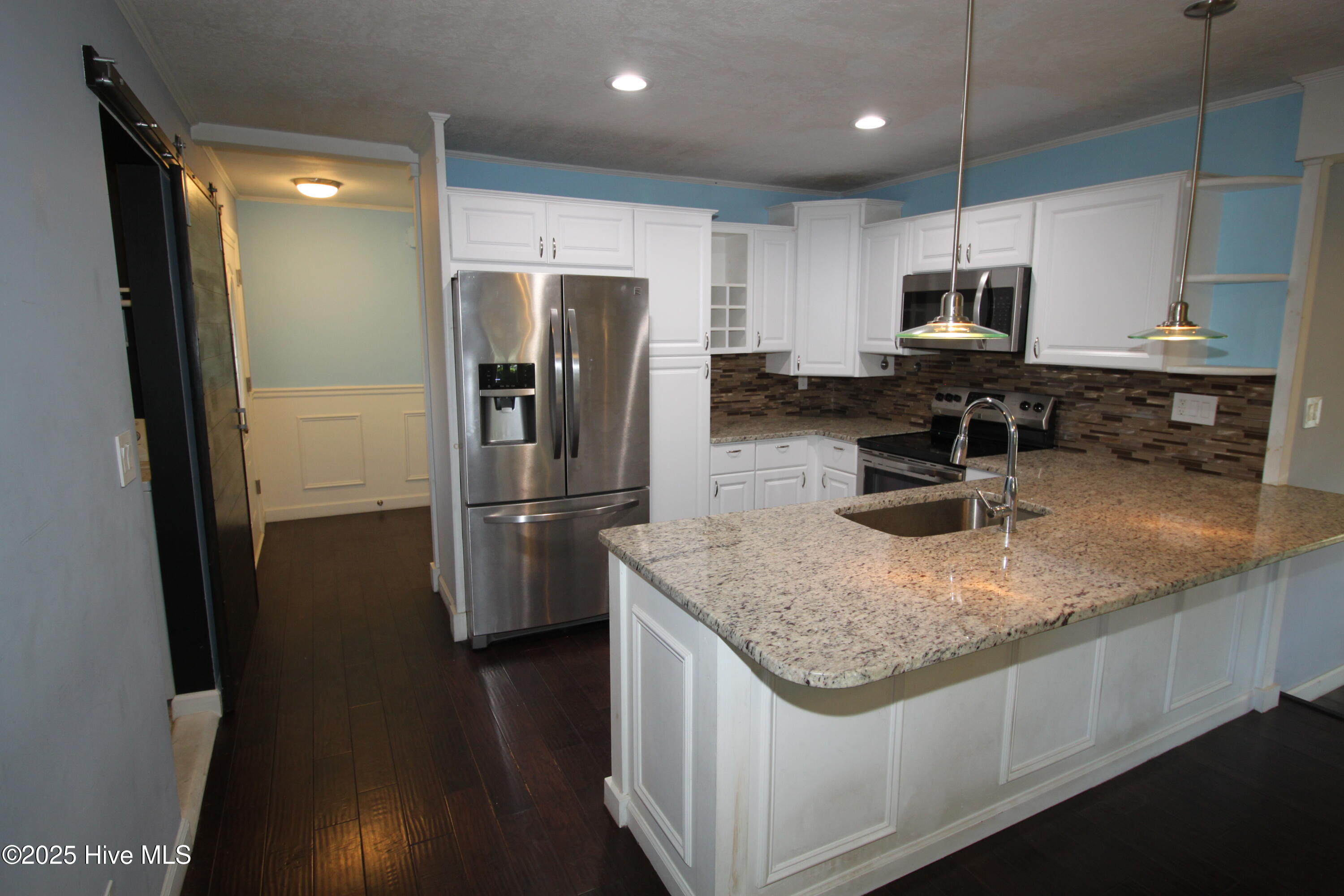 3707 Country Club Road Morehead City, NC 28557 - Photo 4 of 26 IMG_4136