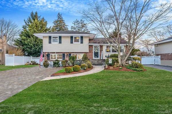 $879,000 | 26 White Birch Lane, Commack, NY 11725