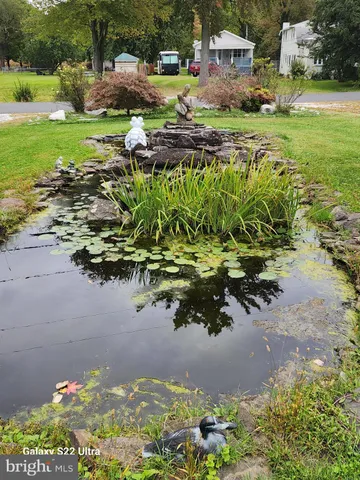 a view of an entryway with a workspace