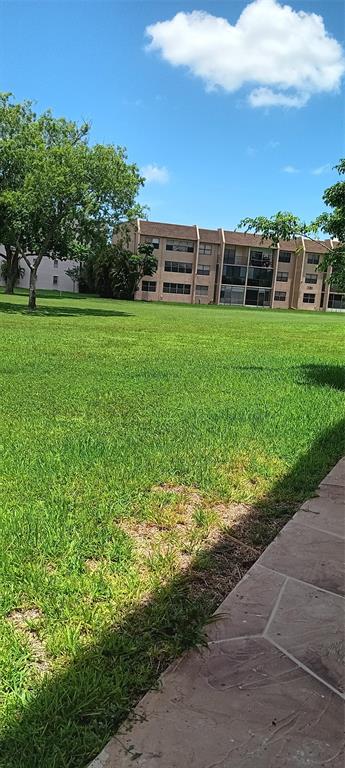 10145 Sunrise Lakes Boulevard, Unit 405 Sunrise, FL 33322 - Photo 4 of 48