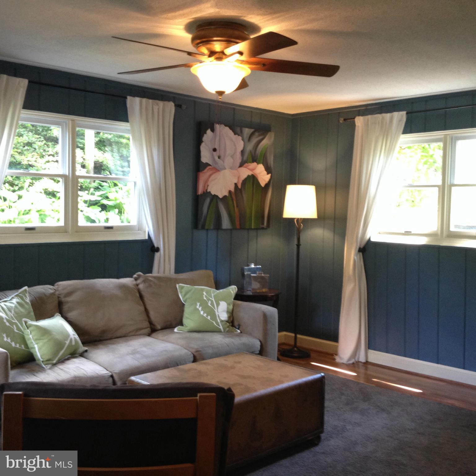 1611 Ballard Street Silver Spring, MD 20910 - Photo 6 of 29 Living Room