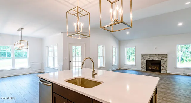 $806,900 | 7 Stone Crk Drive, East Greenbush, NY 12061