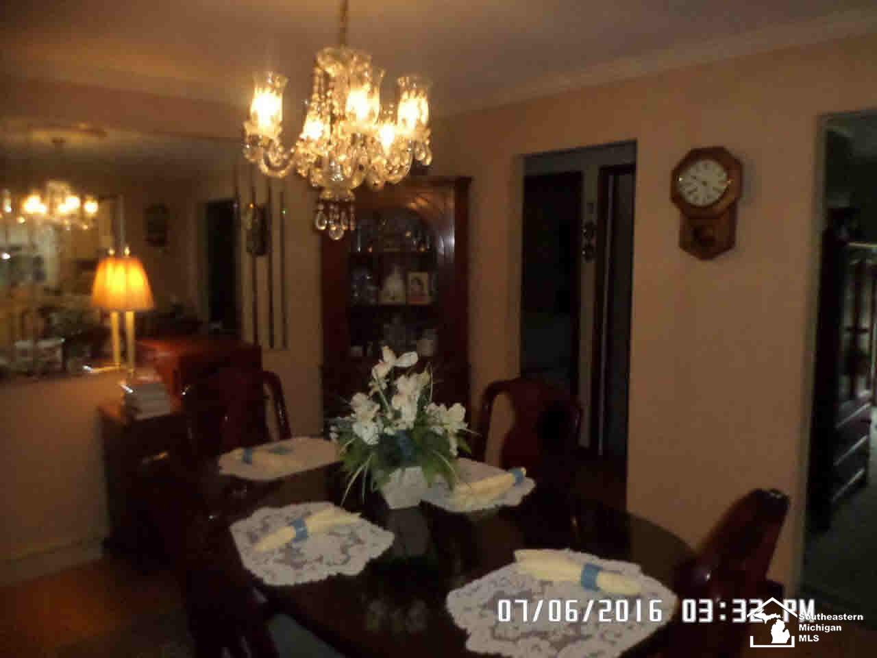 15510 Dayton Road Monroe, MI 48161 - Photo 8 of 37 21186605-7.JPG