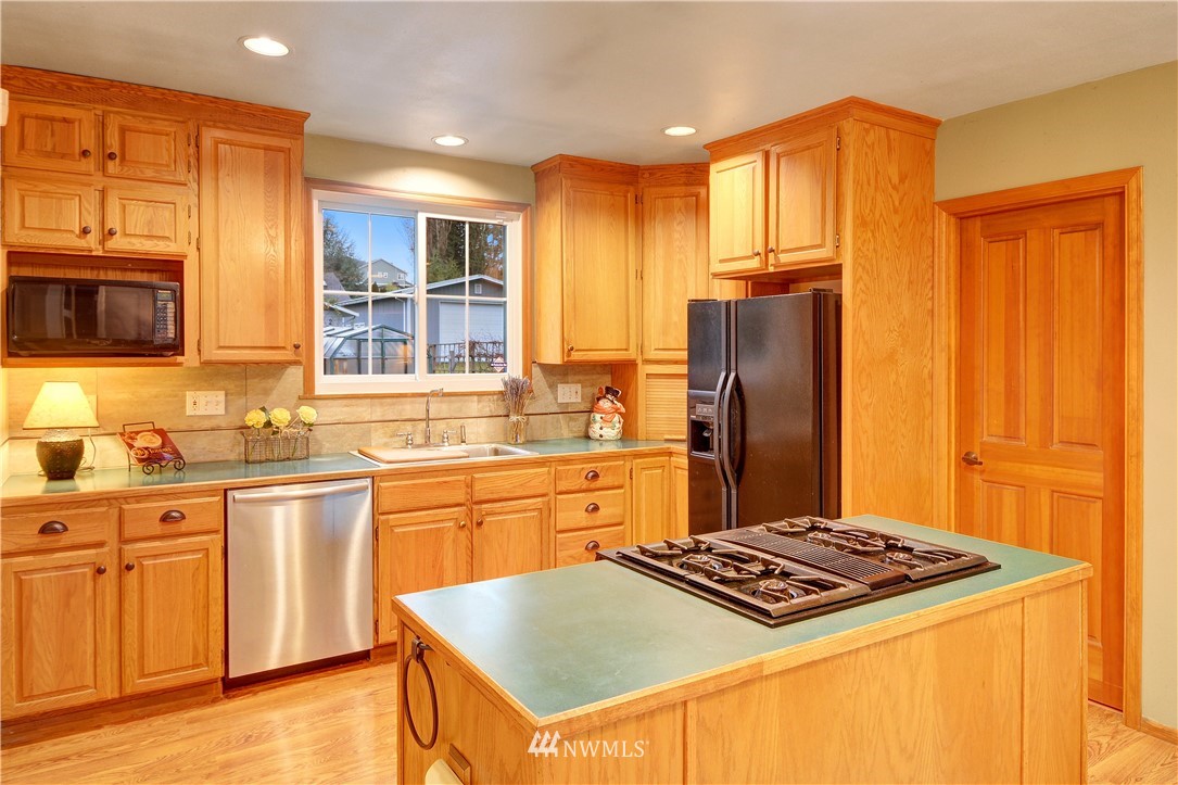2422 Jones Avenue Northeast Renton, WA 98056 - Photo 11 of 25 Gallery Image 11