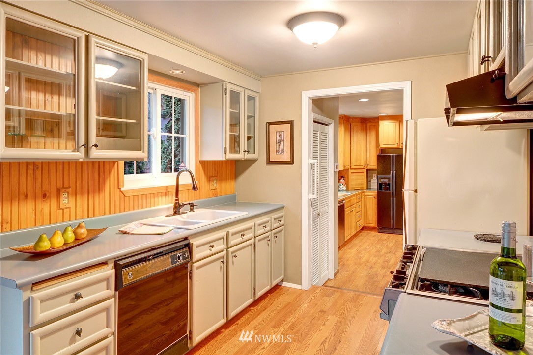 2422 Jones Avenue Northeast Renton, WA 98056 - Photo 8 of 25 Gallery Image 8
