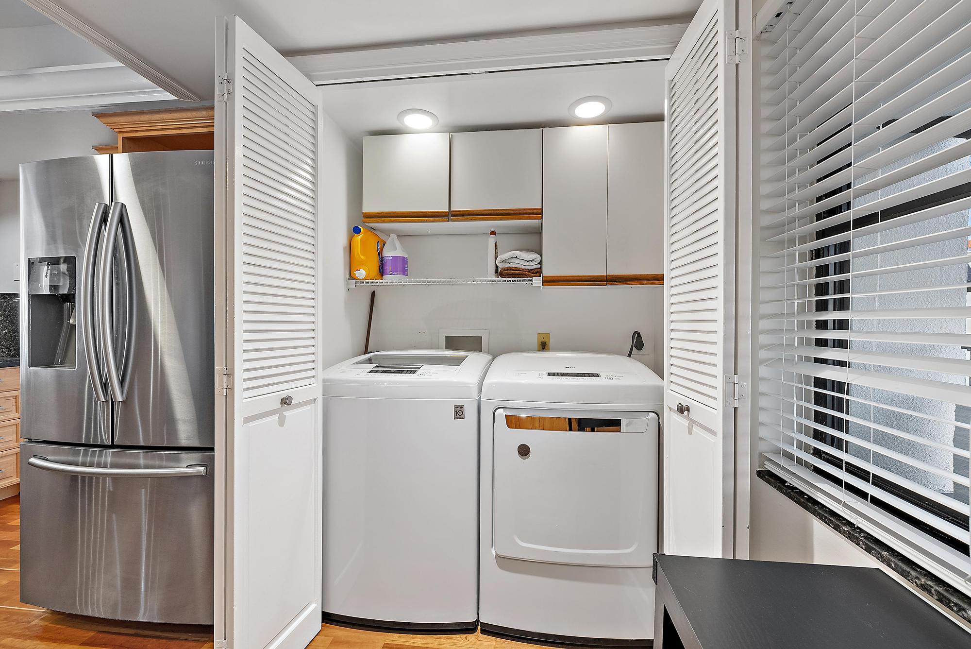 356 Golfview Road, Unit 805 North Palm Beach, FL 33408 - Photo 18 of 26 a utility room with dryer and washer