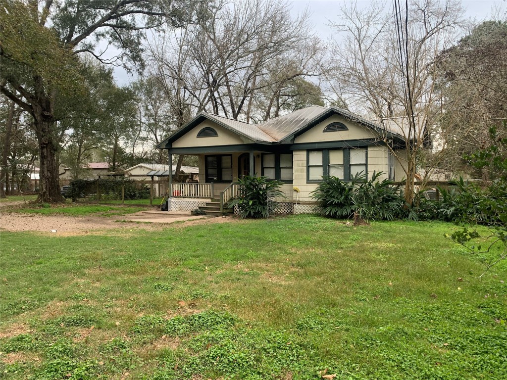 22720 Hudson Road New Caney, TX 77357 - Photo 1 of 40 a front view of a house with garden