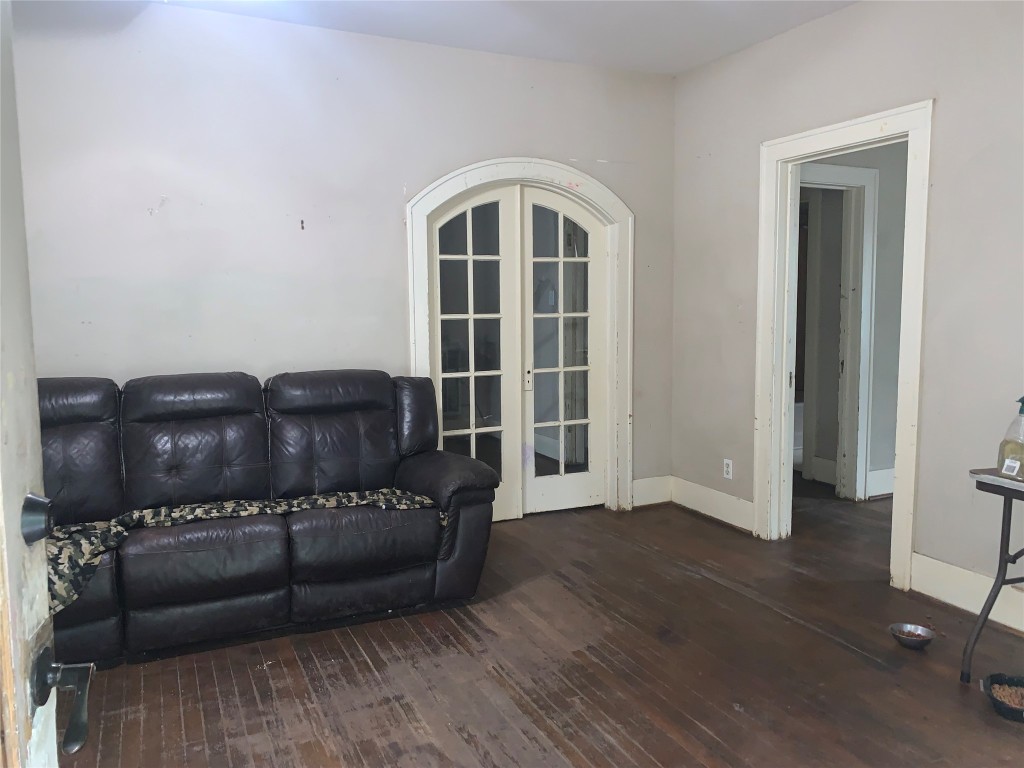 22720 Hudson Road New Caney, TX 77357 - Photo 11 of 40 a living room with furniture and a window