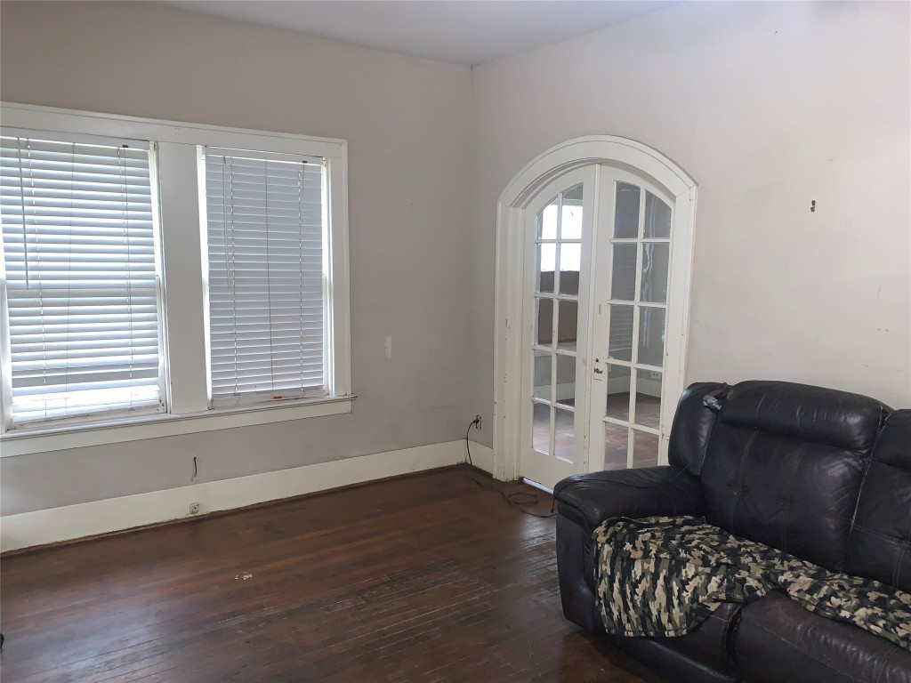 22720 Hudson Road New Caney, TX 77357 - Photo 12 of 40 a living room with furniture and a window