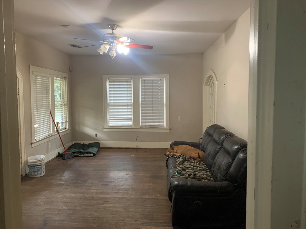 22720 Hudson Road New Caney, TX 77357 - Photo 30 of 40 a living room with furniture and a window