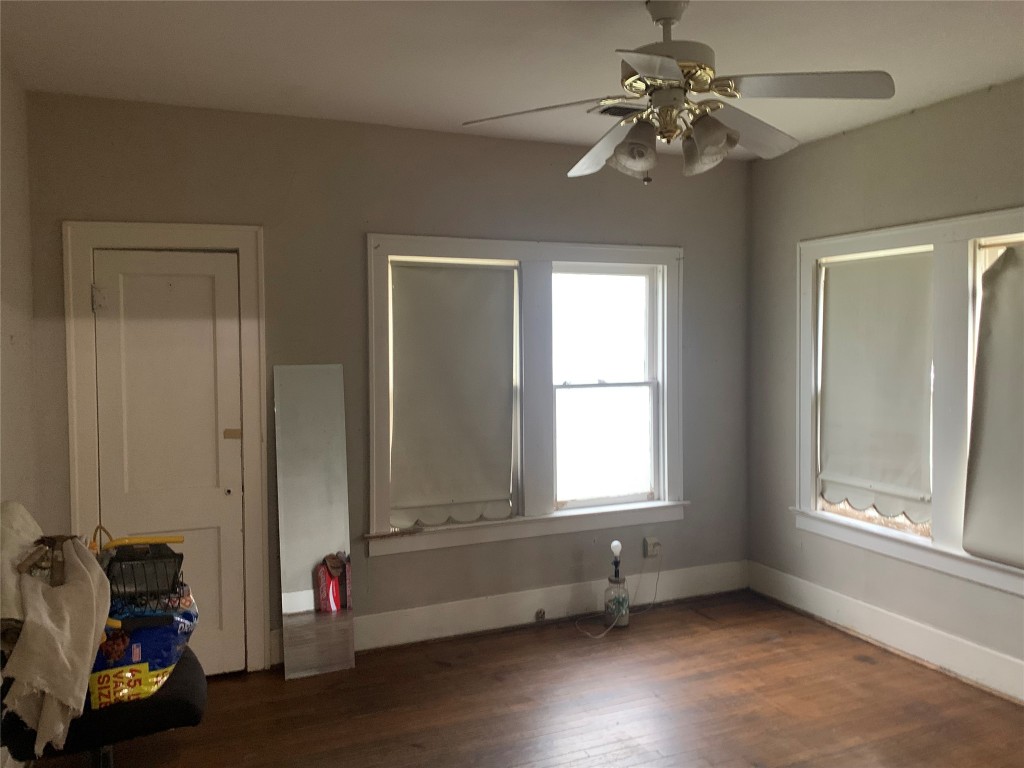 22720 Hudson Road New Caney, TX 77357 - Photo 31 of 40 an empty room with windows and fan