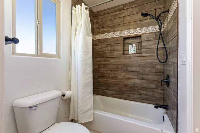 6 300th Road North, Unit I6 Kanab, UT 84741 - Photo 24 of 37 Bathroom featuring toilet and shower / bath combo with shower curtain