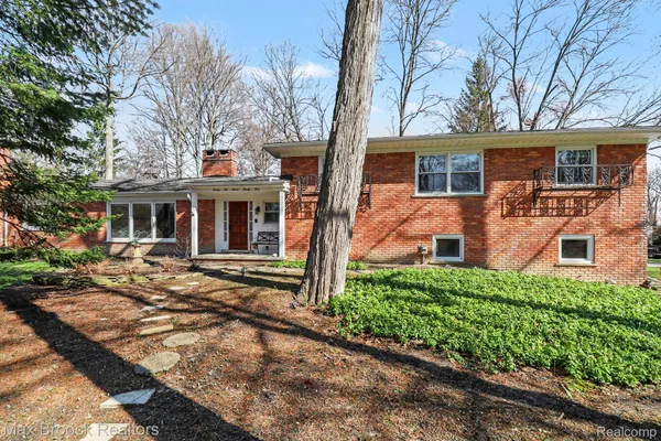 $925,000 | 22724 King Richard Court, Franklin, MI 48025
