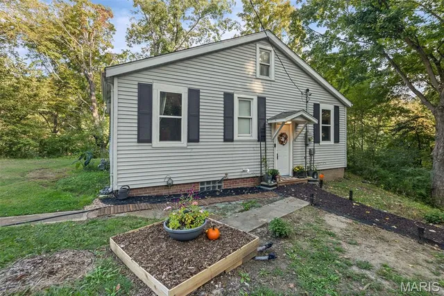 $195,000 | 318 Union Hill Road, Fairview Heights, IL 62208
