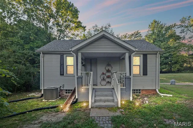 $200,000 | 318 Union Hill Road, Fairview Heights, IL 62208