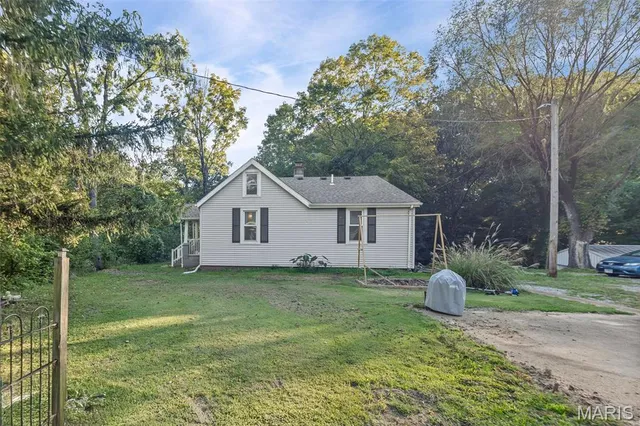 $195,000 | 318 Union Hill Road, Fairview Heights, IL 62208