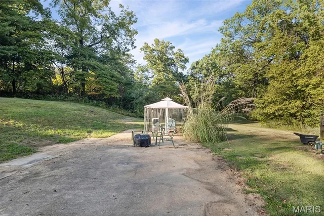 $200,000 | 318 Union Hill Road, Fairview Heights, IL 62208