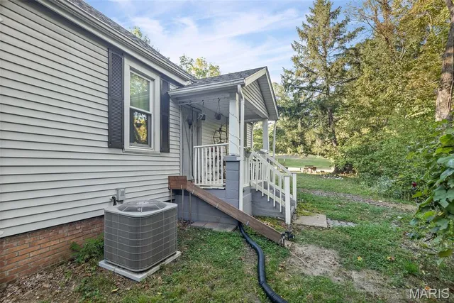 $195,000 | 318 Union Hill Road, Fairview Heights, IL 62208