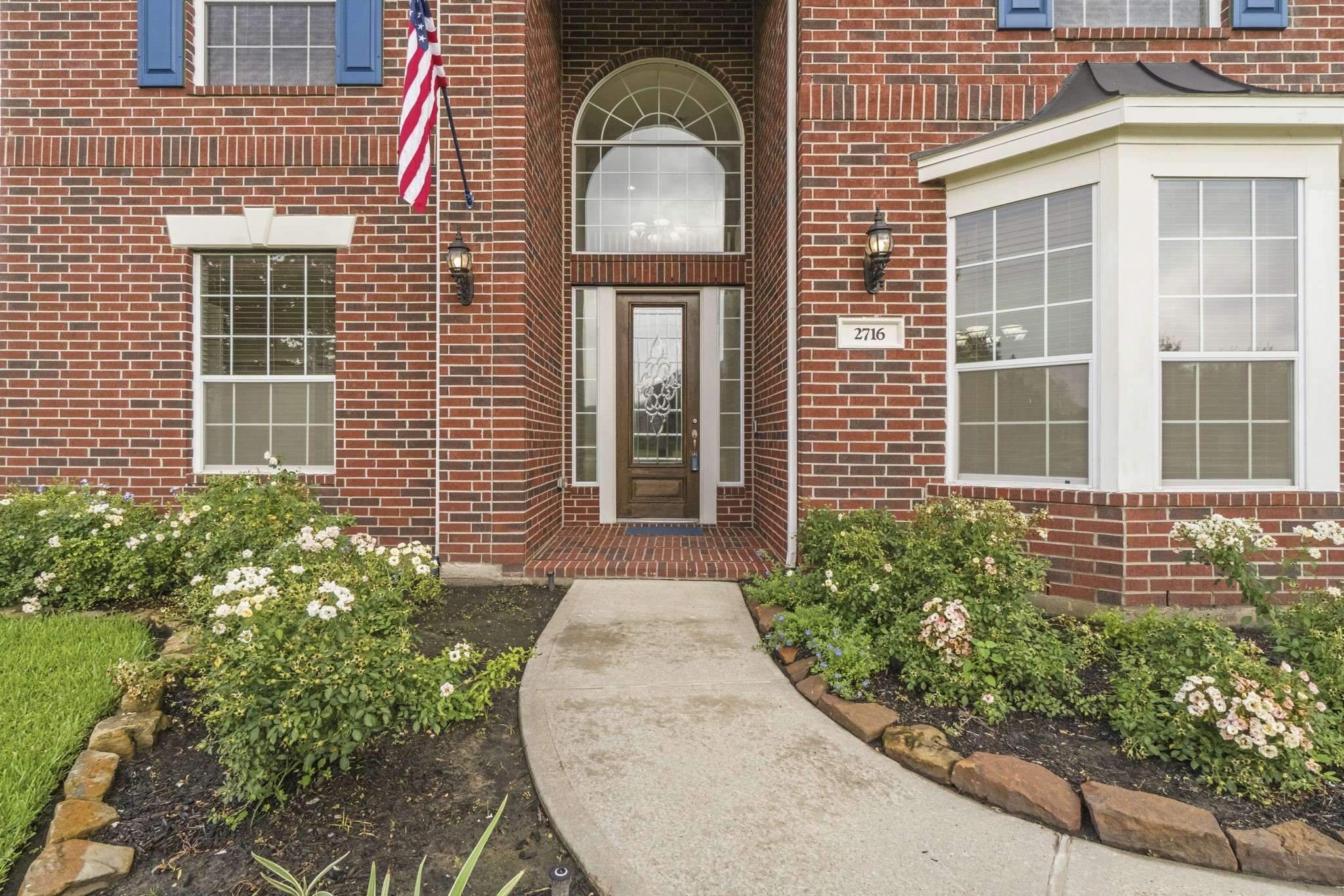 2716 Silverstone Way Conroe, TX 77304 - Photo 4 of 27 Charming covered front porch offers a long curved walkway.