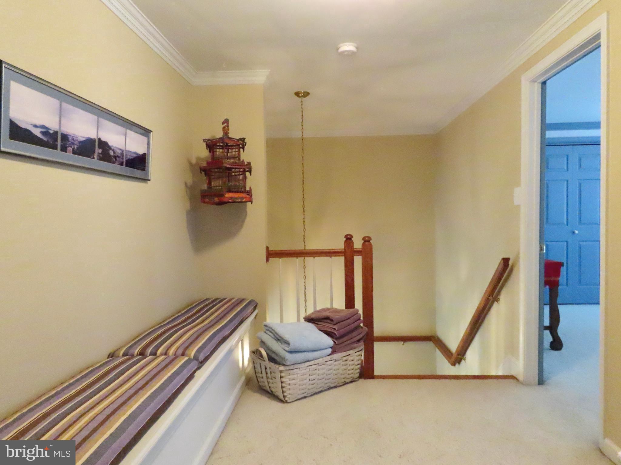 643 Richmond Road Amissville, VA 20106 - Photo 31 of 48 a living room with a couch