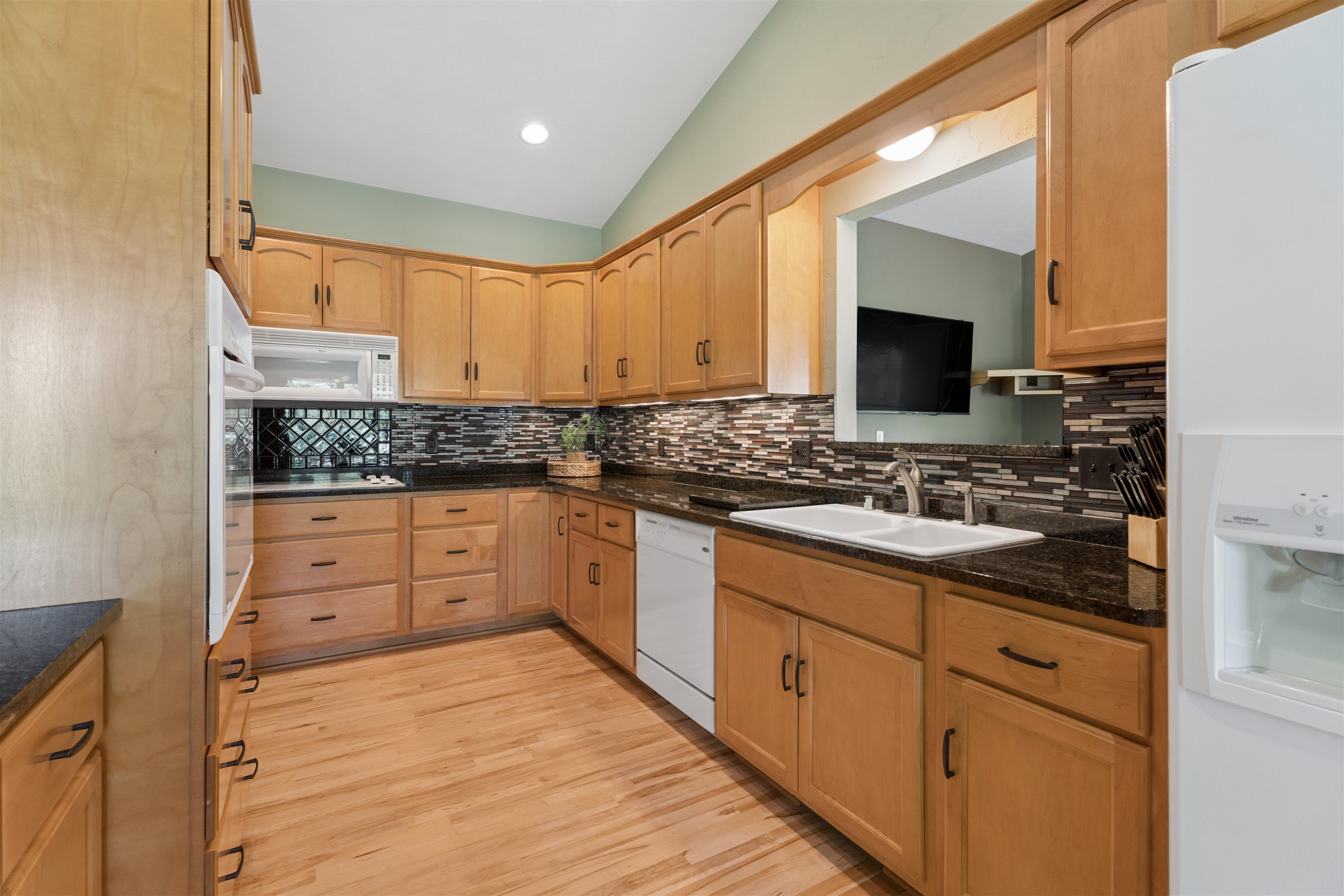 3831 North Wayside Lane Appleton, WI 54913 - Photo 7 of 28