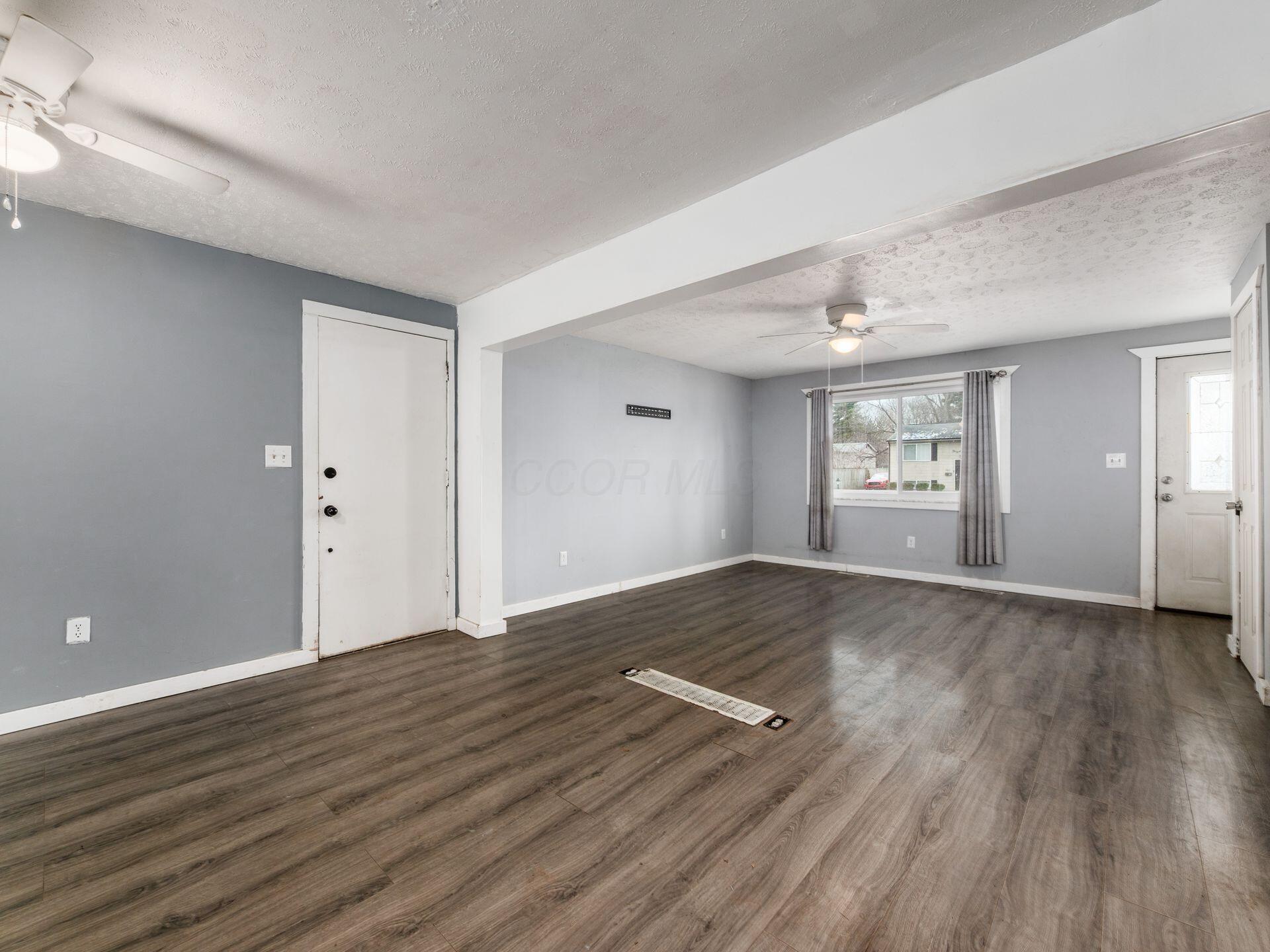 3622 Alpena Road Columbus, OH 43232 - Photo 11 of 35 Looking Towards Living Room