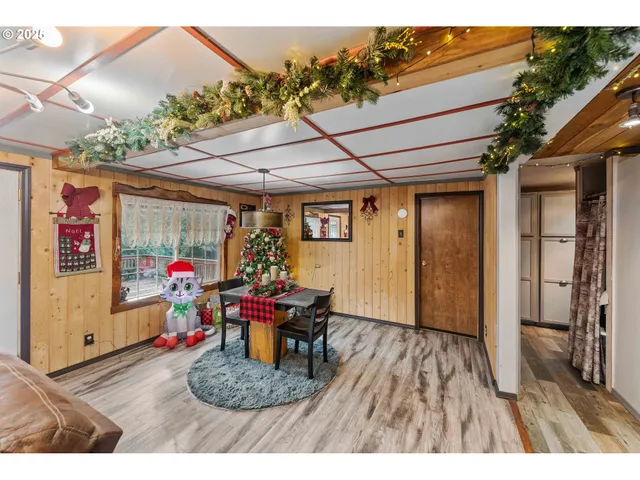 $1,295,000 | 93496 Easy Lane, Coos Bay, OR 97420