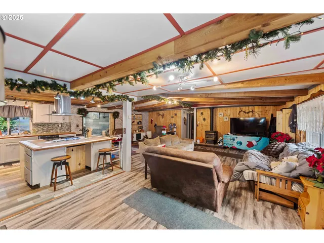 $1,295,000 | 93496 Easy Lane, Coos Bay, OR 97420