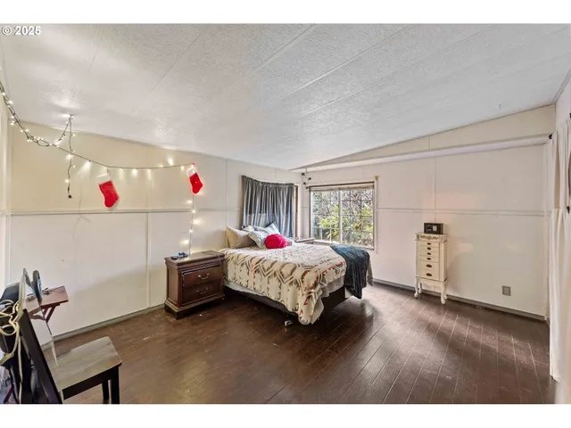 $1,295,000 | 93496 Easy Lane, Coos Bay, OR 97420