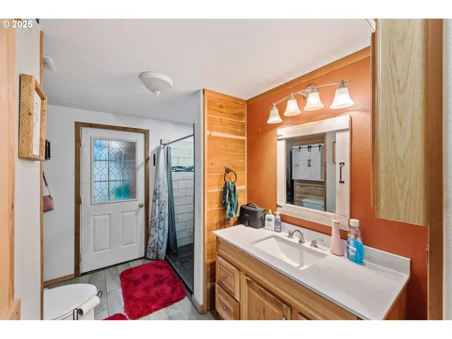 $1,295,000 | 93496 Easy Lane, Coos Bay, OR 97420