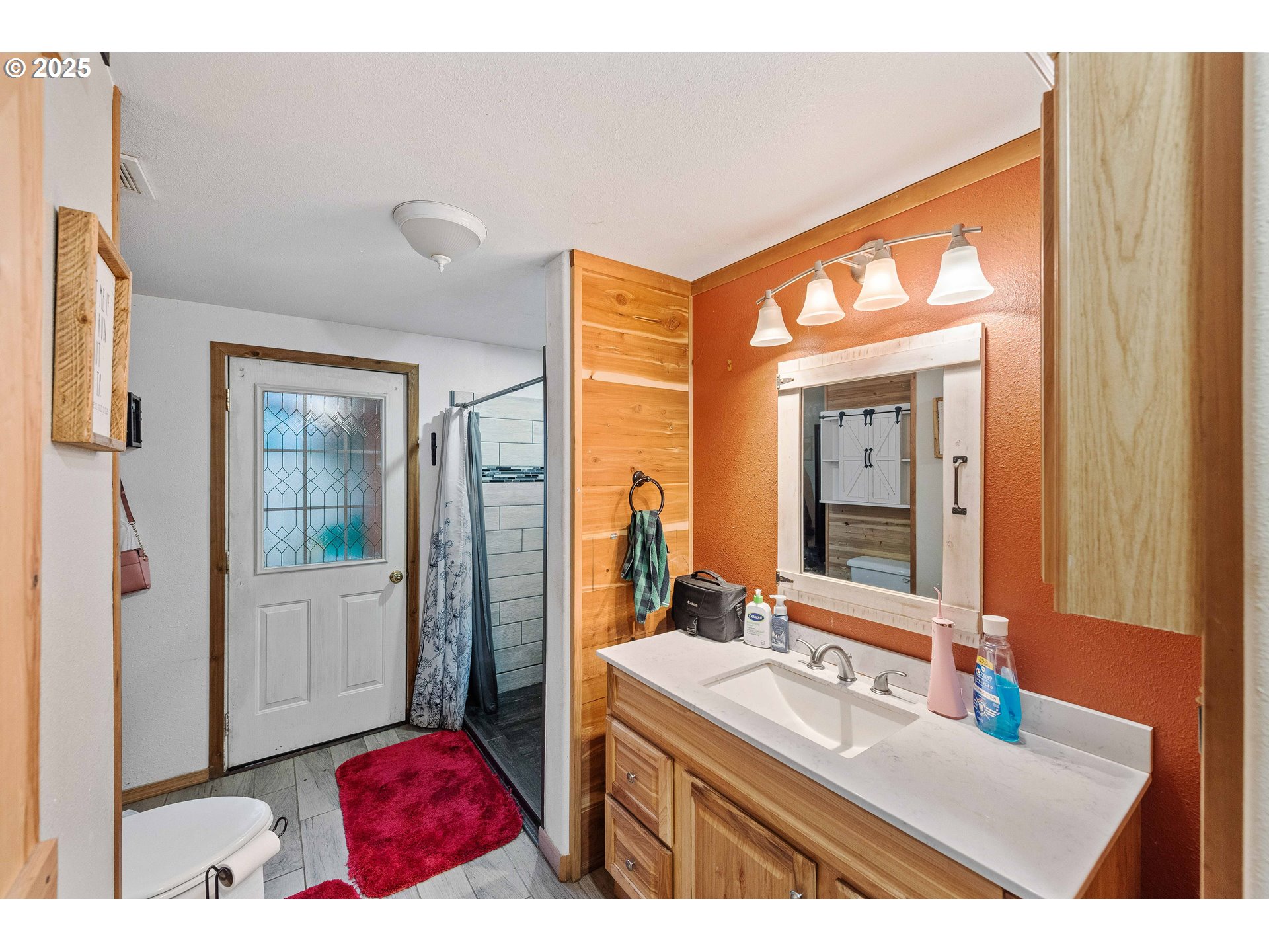 93496 Easy Lane Coos Bay, OR 97420 - Photo 19 of 47 Owner's Suite Bathroom