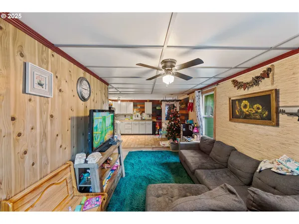 $999,999 | 93496 Easy Lane, Coos Bay, OR 97420