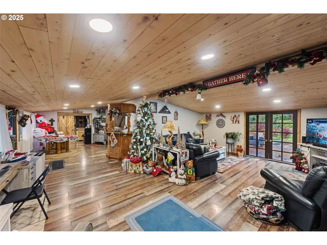 $1,295,000 | 93496 Easy Lane, Coos Bay, OR 97420